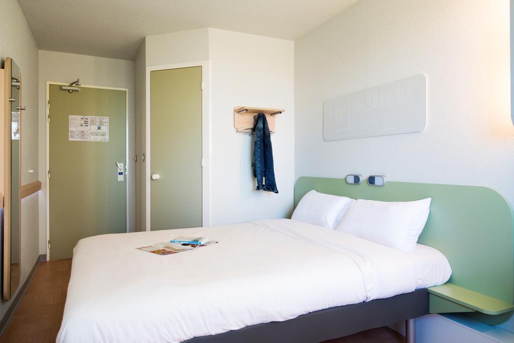 Ibis Budget Granville Exterior foto